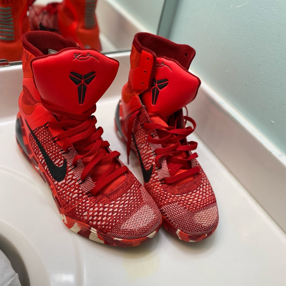 Kobe 9 Elite Christmas size 10 Lightly Worn